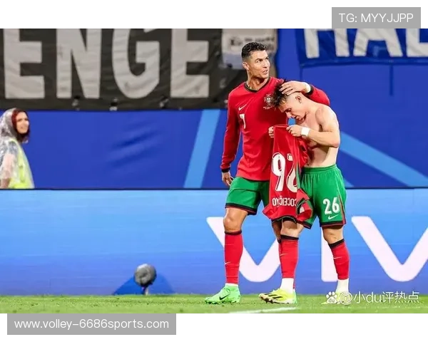 足球史上十大球星齐聚一堂 同场竞技演绎传奇对决